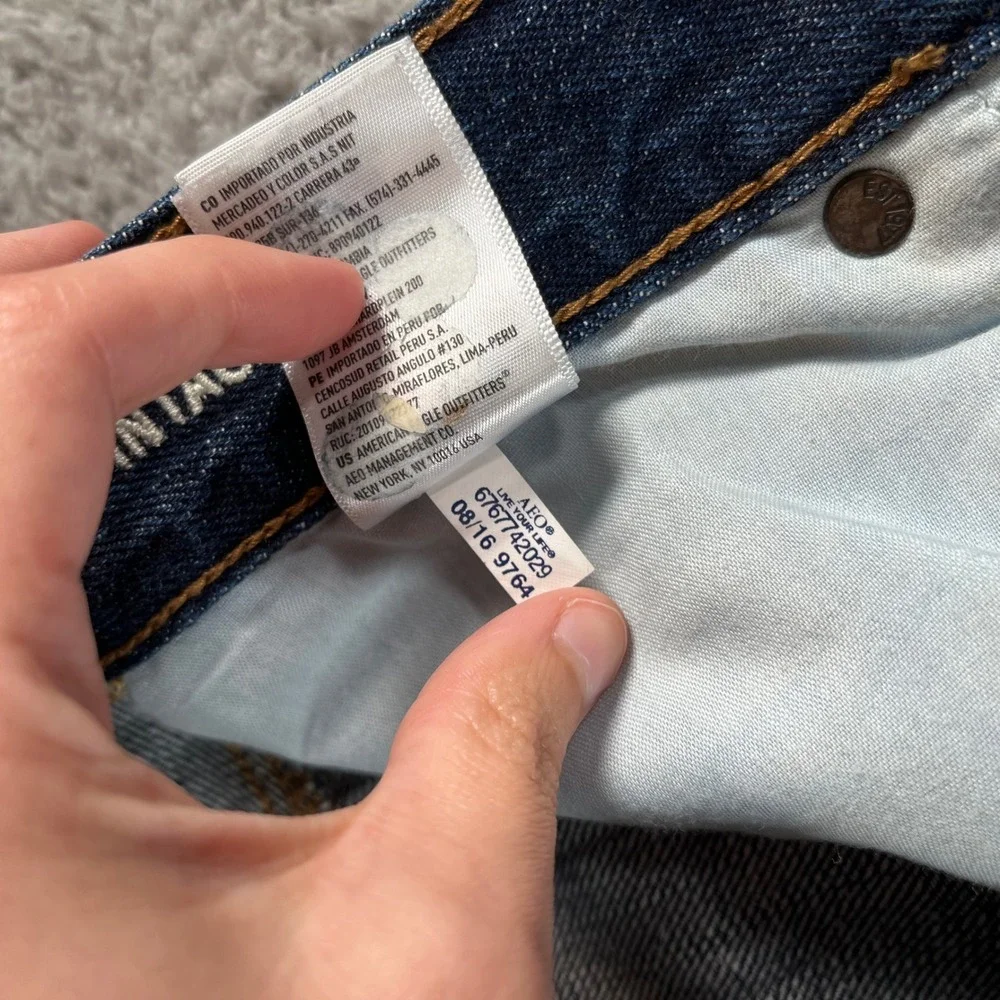 American Eagle Women's Vintage High Rise Button‎ Fly Jeans Size 6 Regular